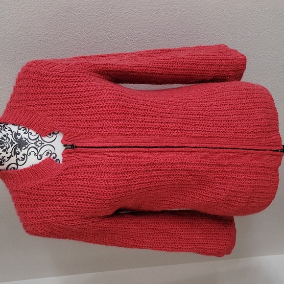 💕CABI ZIPPER SWEATER. 💕 - Picture 3 of 10